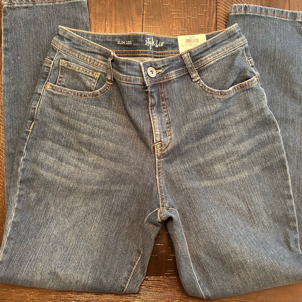 NWT Midrise Curvy Slim Leg Jeans